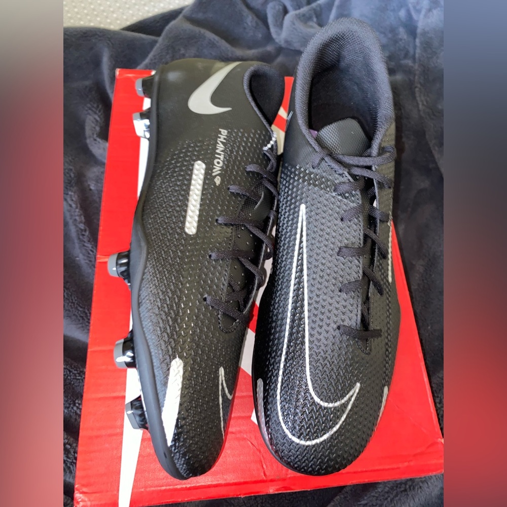 Nike Phantom GT2 Club FG Soccer Cleats Men's size 10.5